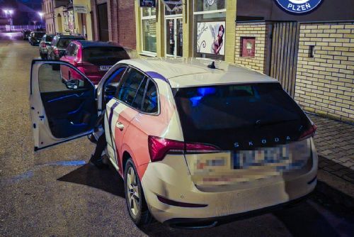 Řidička bez řidičáku nerespektovala přikazující směr jízdy