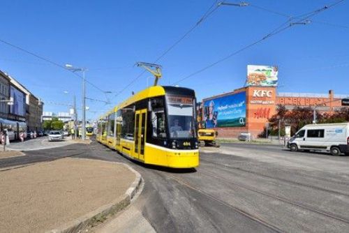 Skvrňany se dočkaly. Tramvaje se po dlouhé výluce vrací na opravenou trať
