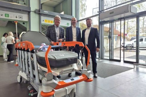 Strakonická nemocnice získala transportní lůžko Sprint 400 za vítězství v celostátní anketě