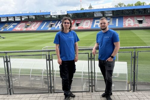 Studenti z Plzně hlídají vodu stadionu, zoo i festivalu. Jejich startup umí ušetřit statisíce