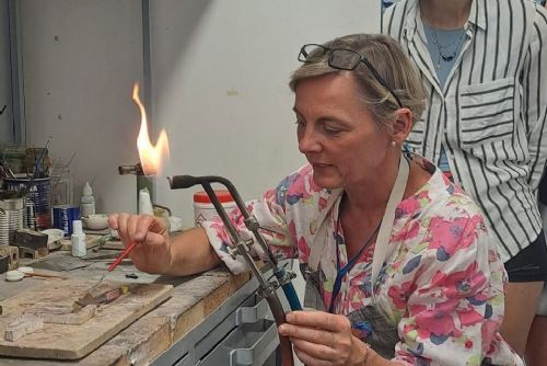 Sutnarka se proměnila v letní ateliér. ArtCamp nabízí 41 kurzů i zahraniční lektory