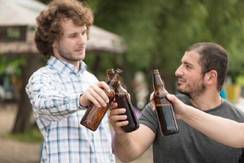 Tábor povoluje slabý alkohol na veřejnosti