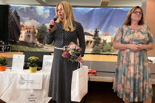 V Prachaticích připomněli Mezinárodní den sociální práce tancem a robotem