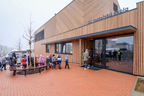 V Újezdě otevřela moderní mateřská škola za 76 milionů