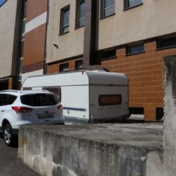 Vloupali se do karavanu u plzeňské teplárny. Podezřelou dvojici dopadli hned druhý den