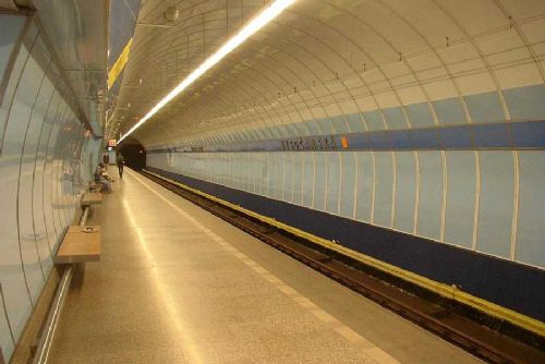 Žlutá linka B metra slaví 40 let historickými jízdami