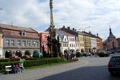 Jaroměř ruší placené stání na náměstí, vrací platby za parkovací karty