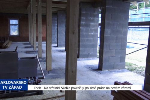 Cheb: Na střelnici Skalka pokračují po zimě práce na novém zázemí (TV Západ)