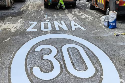 Brno zavádí více zón s rychlostí 30 km/h, plošný limit neprojde