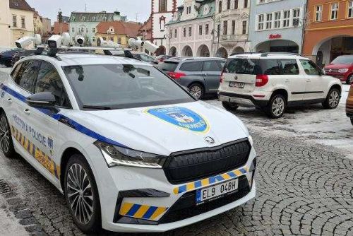 Chomutovské auto s kamerami opět testuje parkování, nově rozpozná trvající přestupky