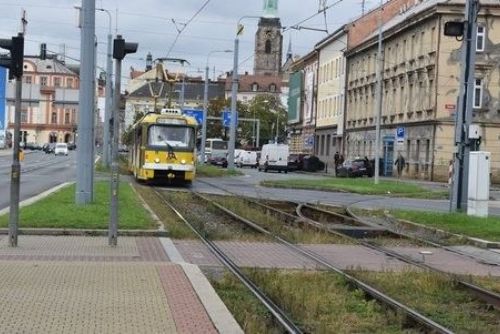 Dnes započala rekonstrukce trati na Skvrňany