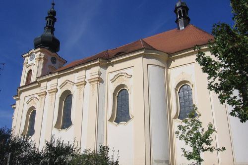 Dominanta Města Touškov se vrátila místním. Kostel získala radnice bezplatně