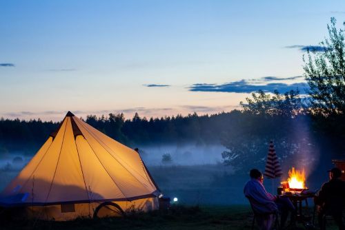 Glamping na jihu Čech: Luxusní ubytování v přírodě láká stále více lidí