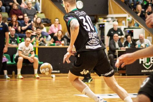Karviná zahájila finále v extralize triumfem nad Plzní 30:23