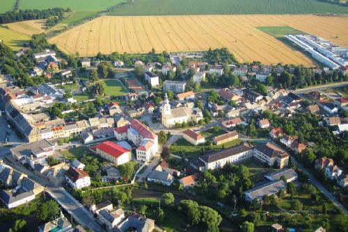 Loštice ožívá: nové odpočívadlo a toalety zlepšují veřejný prostor