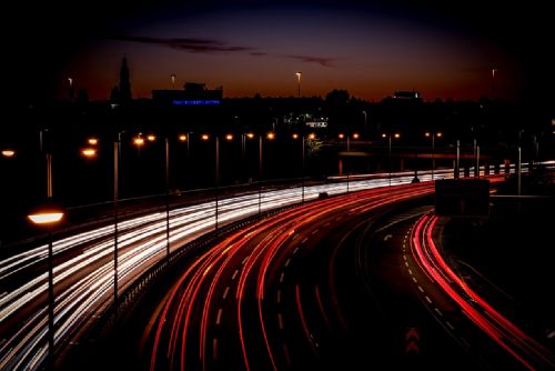 Mladík svištěl městem rychlostí 96 km/h a bizardní výmluvou