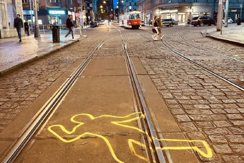 Neskákej mi pod kola. Praha upozorňuje na rizika střetů tramvají s chodci