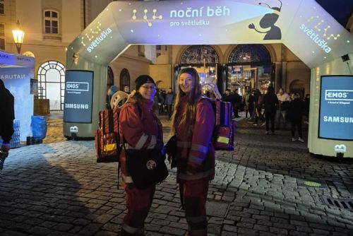 Noční běh pro Světlušku rozhýbal Plzeň. Do Prazdroje dorazilo rekordních 1 313 lidí