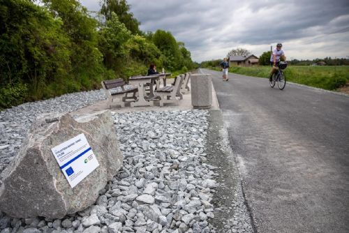 Nová cyklostezka spojuje Plzeň s Chrástem - pohodlnější cesta pro cyklisty i pěší