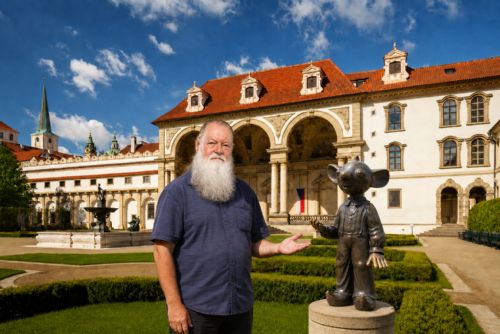 Plzeňský senátor zve na Den Plzně v Senátu. Hlavní hvězdou bude stoletý Hurvínek