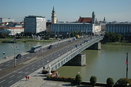 Policie rozplétá děsivé okolnosti trojnásobné vraždy v Bavorsku