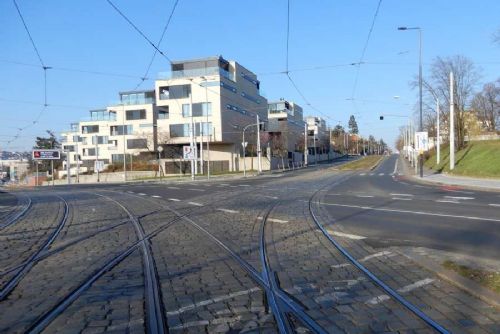 Praha 6 navrhuje úpravy Patočkovy ulice: přibýt má pruh pro autobusy, cyklopruh zanikne