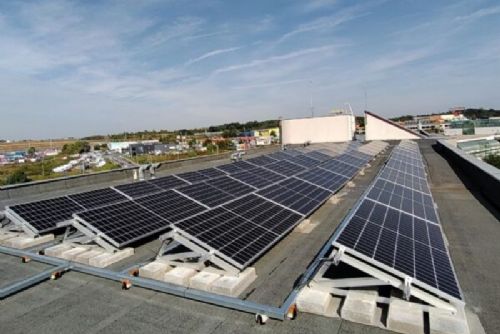 Praha sází na slunce: Solární elektrárny už napájí desítky městských budov