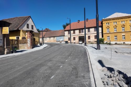 Rolnické náměstí v Plzni se dnes otevírá. Do Lobez se vrací auta i MHD