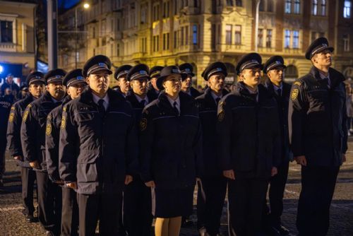 Šestnáct nových hasičů složilo slib. Do služby vstoupili s respektem i hrdostí