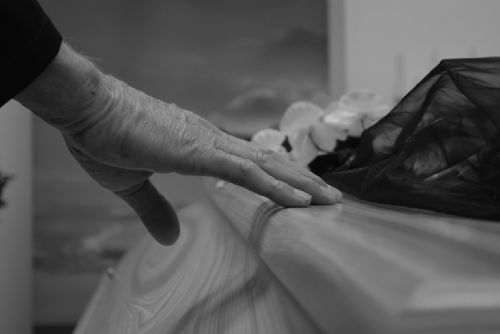 Sociální pohřby na Plzeňsku zdražily, ubývá hrobů, roste zájem o urny