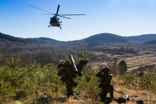 Strakonice připomínají 20 let od přechodu na RBS-70. Strakonický pluk s ním cvičí i v zahraničí