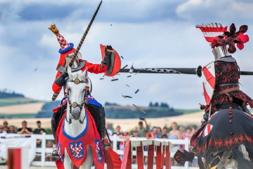 Trocnovské slavnosti nabídnou rytířský turnaj i šerm. Archeoskanzen ožije první zářijový víkend