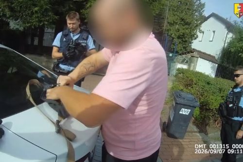 V Bohnicích zadrželi muže s 31,5 gramu pervitinu. V autě měl sáčky, váhu i hotovost