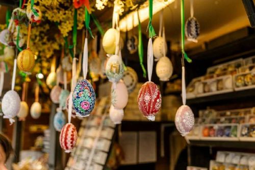 Velikonoční trhy 2026 v Praze: centrum i čtvrti nabídnou folklor, řemesla a tradiční občerstvení