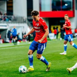 Viktoria doma padla s Pardubicemi. Oslavy výročí zhořkly po gólu Tanka a červené kartě