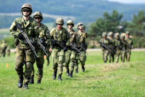 Vojáci, technika a dýmovnice v Plzni. Armáda bude cvičit u Berounky i v Křimicích