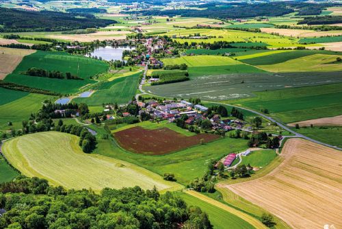 Všeruby jsou Vesnicí roku Plzeňského kraje. Porotu zaujala krajina, zeleň i život v obci