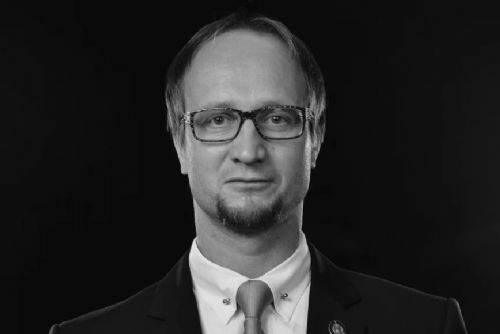 Zemřel bývalý šéf karlovarské mordparty Rudolf Flaška. Případ prověřuje GIBS