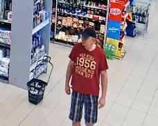 Zloděj v Plzni odjel na kole za 100 tisíc korun. Zachytily ho kamery, policie po něm pátrá