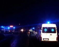Dvě nehody na D5. Řidič chtěl pomoci, do jeho auta pak narazila žena s více než dvěma promile