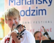 Mariánské Lázně roztančí folklor. Čtyři dny krojů, hudby a velkého festivalového programu