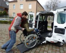 Stát vyplatil v Plzeňském kraji na péči 2,8 miliardy. Výdaje i počet příjemců rostou