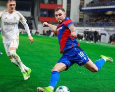 Viktoria tlačila, Sparta přežila VAR. Surovčík chytil Vydrovu penaltu a šlágr v Plzni skončil 0:0