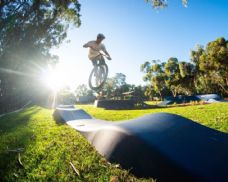 Plzeň staví pumptrack, který nemá v Česku srovnání. U Chlumu roste areál Posed