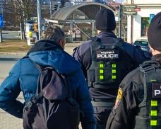 Strážníci našli u nádraží dva hledané muže