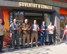 Suvenýry u lemura v novém. Oblíbená prodejna v ZOO prošla proměnou