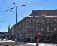 Plzeň opraví fasádu domu naproti Novému divadlu. Uvolní na ni sedm milionů