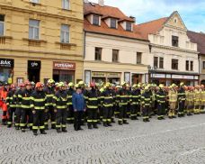 Na rokycanském náměstí řezali auta a zachraňovali zraněné. Memoriál vyhráli domácí hasiči