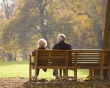 Plzeňský kraj stárne, nejvíce je to vidět na Klatovsku. Na 100 dětí připadá 171 seniorů