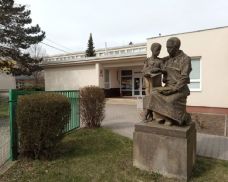 Praha pošle do okrajových částí 232,8 milionu. Peníze rozšíří školy i Starou poštu